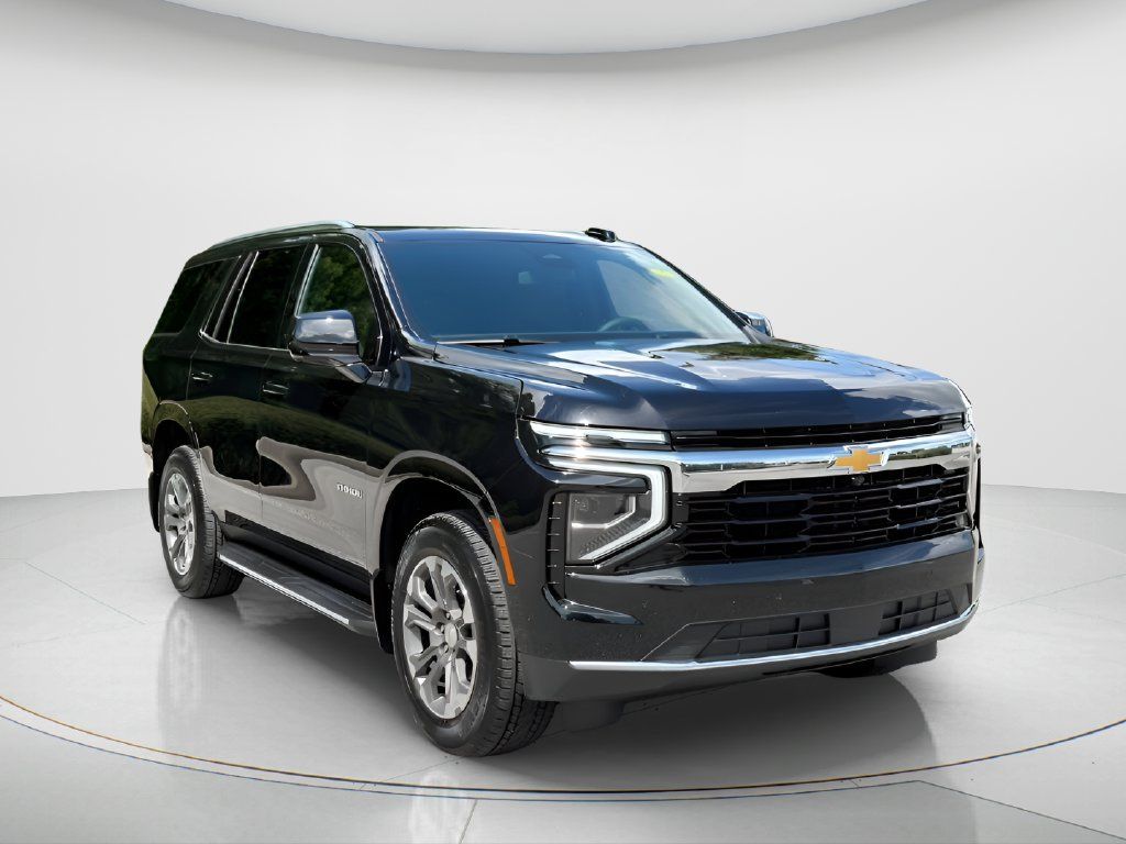 Used 2025 Chevrolet Tahoe LS AWD/4WD image 3