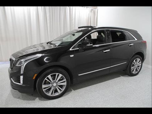 Used 2025 Cadillac XT5 Premium Luxury w/ Technology Package AWD/4WD image 3