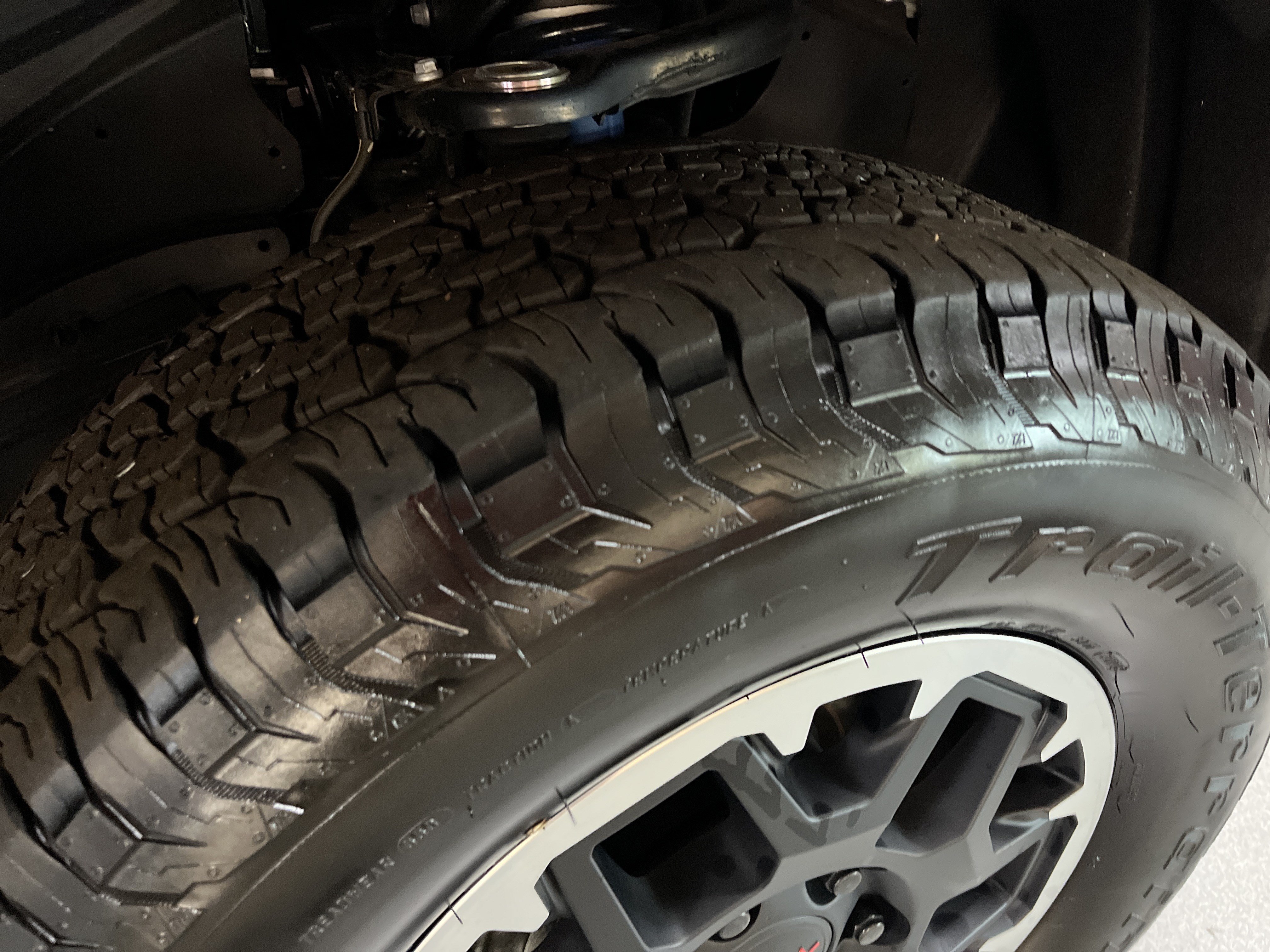 Certified 2025 Toyota Tacoma TRD Off-Road AWD/4WD image 12