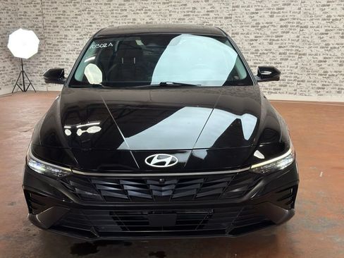 Used 2024 Hyundai Elantra Limited FWD image 2