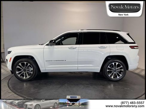 Used 2023 Jeep Grand Cherokee Overland w/ Luxury Tech Group IV AWD/4WD image 5