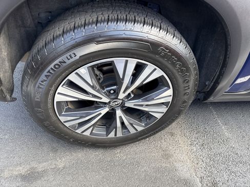 Used 2022 Nissan Rogue SV image 11