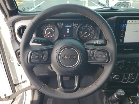 Used 2024 Jeep Gladiator Sport AWD/4WD image 14