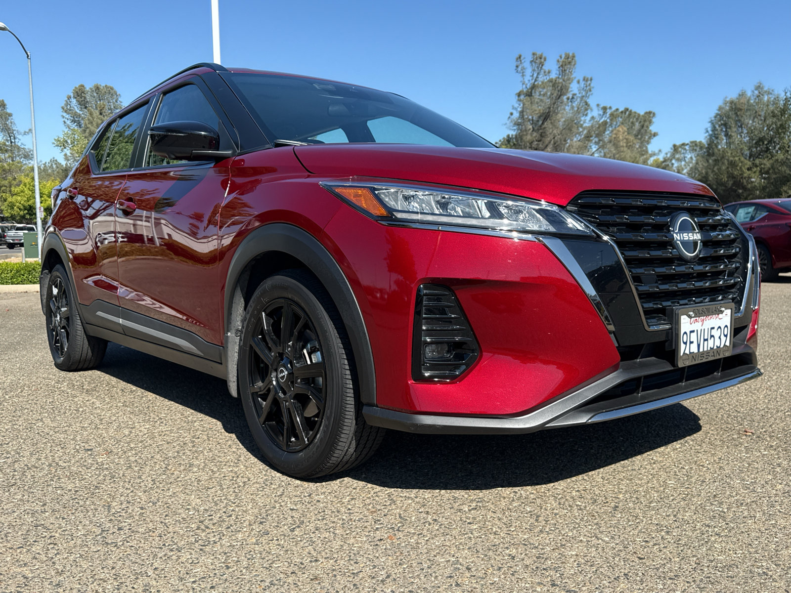 Used 2023 Nissan Kicks SR w/ SR Premium Package FWD image 6