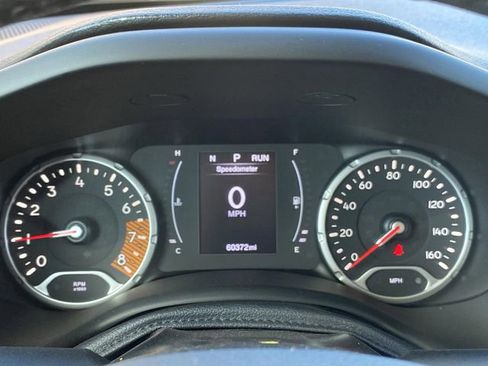 Used 2020 Jeep Renegade Latitude w/ Cold Weather Group image 16