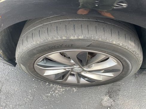 Used 2022 Buick Encore GX Select w/ Sport Touring Package image 2