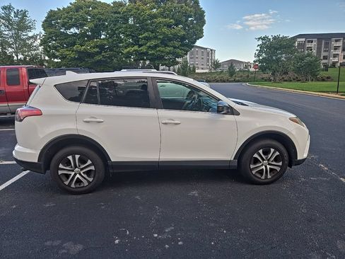 Used 2018 Toyota RAV4 LE w/ All Weather Liner Package FWD image 2