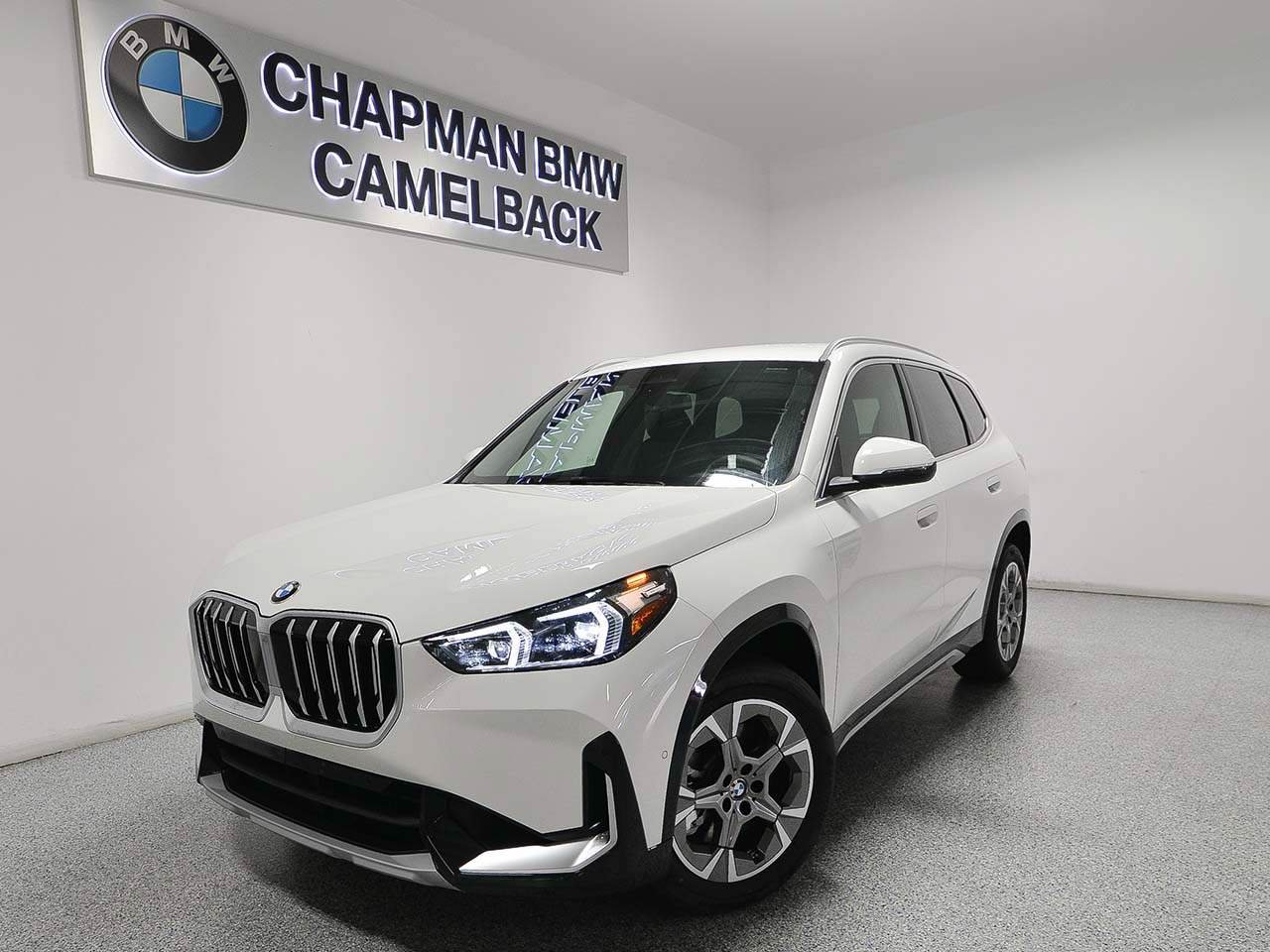 Used 2027 BMW X1 xDrive28i AWD/4WD image 1