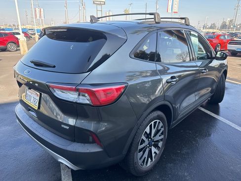 Used 2020 Ford Escape SE Sport image 4