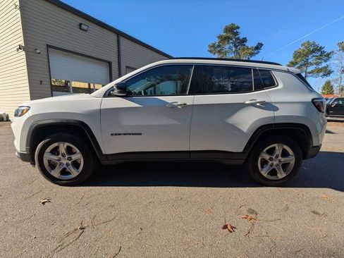 Used 2024 Jeep Compass Latitude image 6