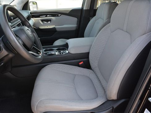 Used 2023 Honda Pilot LX image 7
