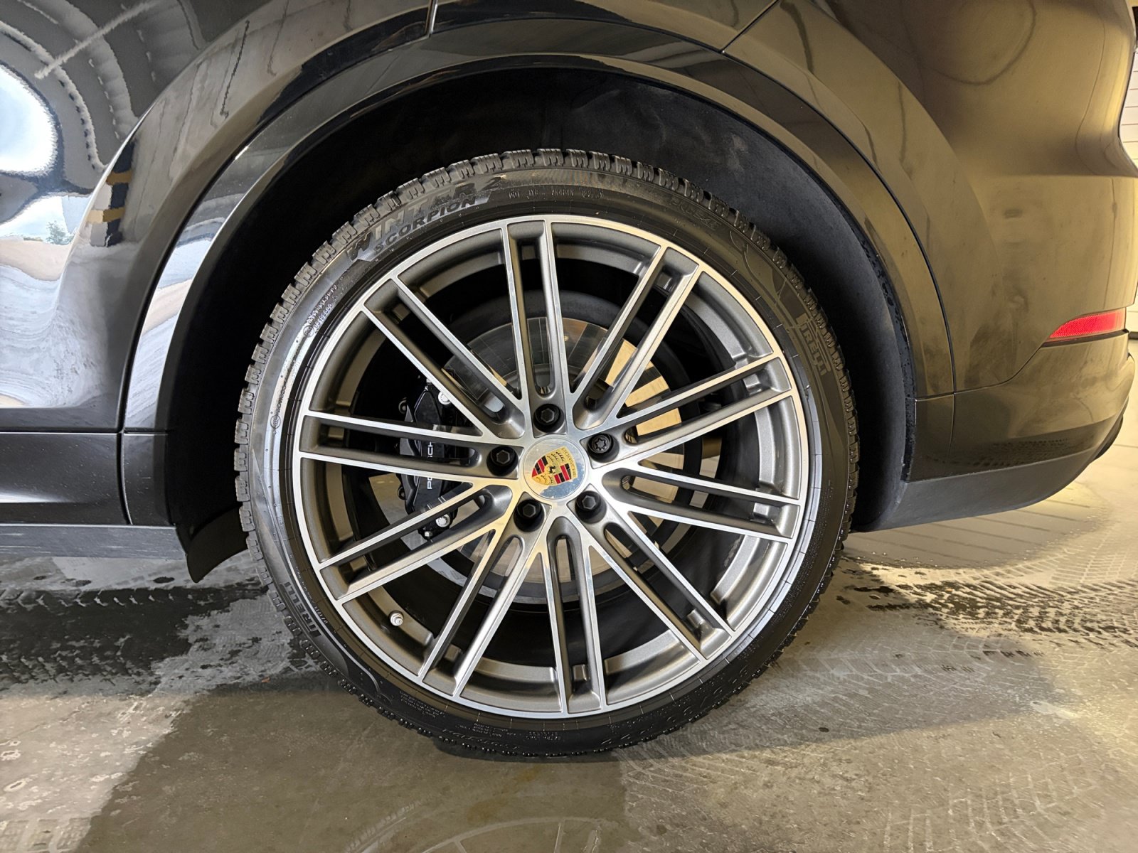 Certified 2023 Porsche Cayenne Turbo AWD/4WD image 20