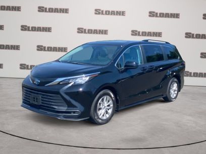 Used 2023 Toyota Sienna LE w/ LE Plus Package
