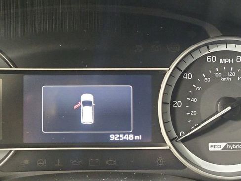 Used 2017 Kia Niro LX image 16