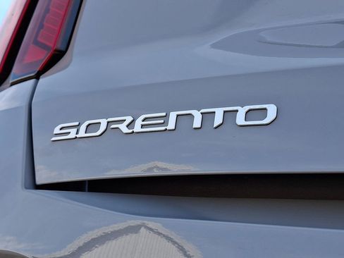 Certified 2025 Kia Sorento S image 31