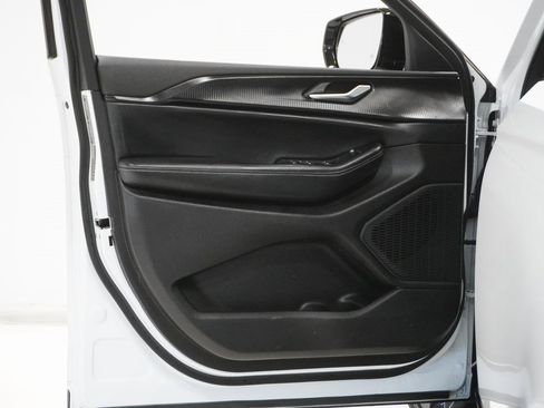 Certified 2024 Jeep Grand Cherokee L Altitude image 14