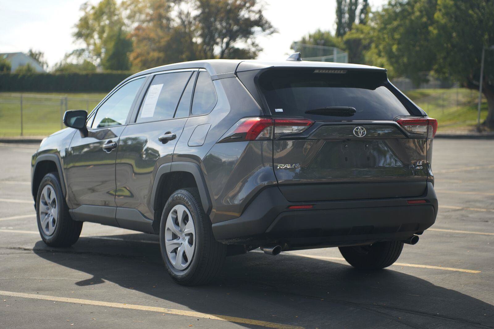 Used 2024 Toyota RAV4 LE AWD/4WD image 3
