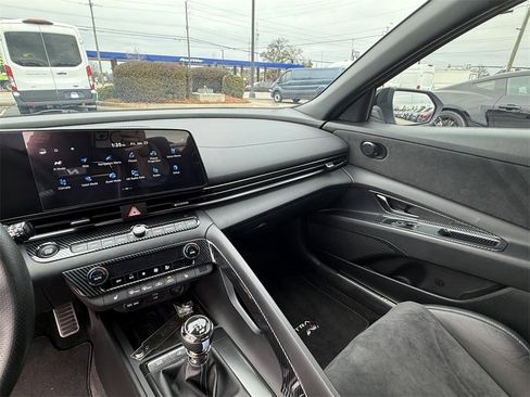Used 2022 Hyundai Elantra N image 16