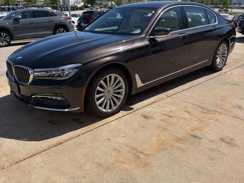 Used 2017 BMW 740i xDrive AWD/4WD image 3