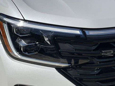 New 2026 Volkswagen Atlas Cross Sport SEL R-Line AWD/4WD image 7