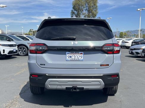 Used 2025 Honda Pilot TrailSport image 28