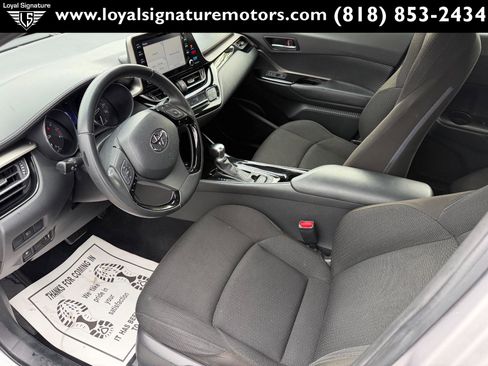Used 2019 Toyota C-HR XLE FWD image 11