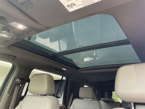 Used 2021 GMC Yukon SLT w/ SLT Premium Package image 13