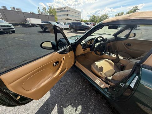 Used 2001 MAZDA MX-5 Miata RWD image 9