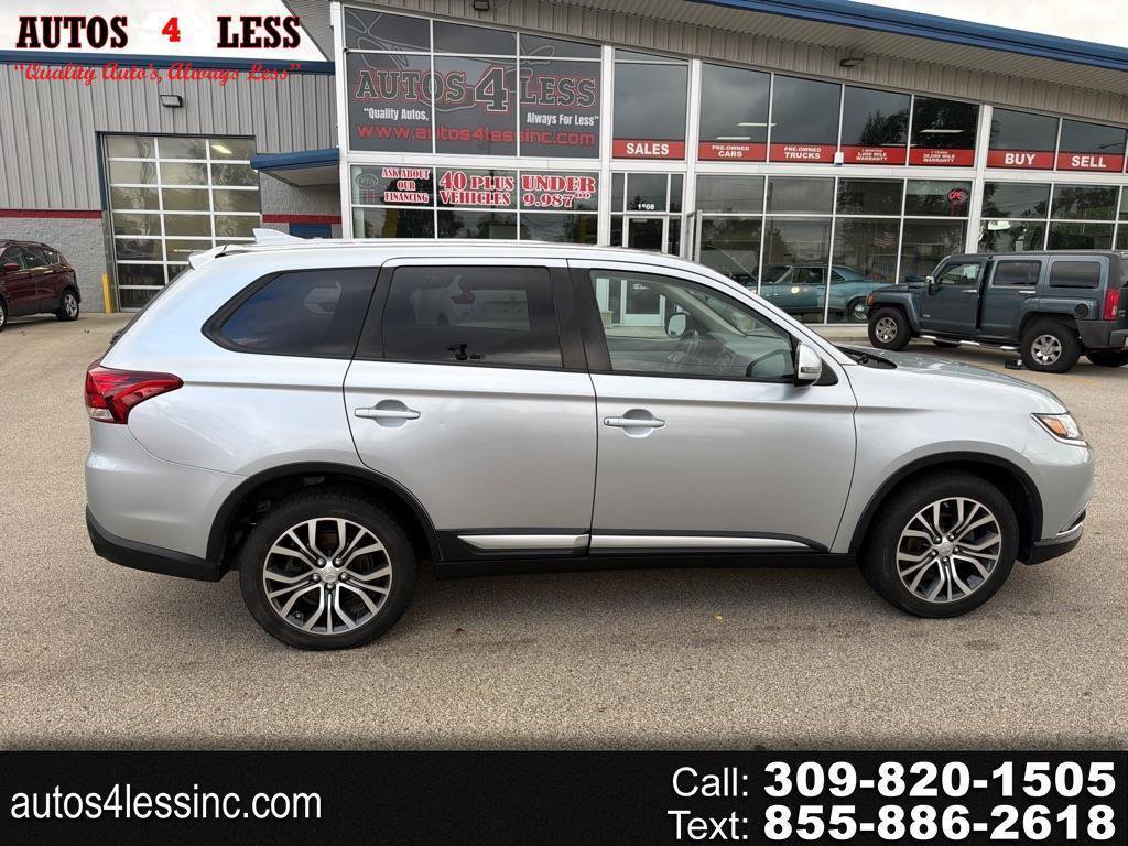 Used 2017 Mitsubishi Outlander SE AWD/4WD image 1