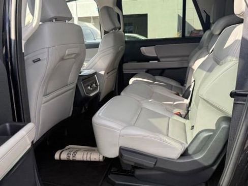 Used 2025 Ford Expedition Max Active AWD/4WD image 25