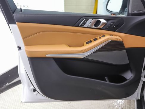 New 2026 BMW X5 xDrive40i w/ Climate Comfort Package image 9