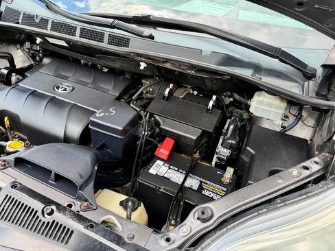 Used 2014 Toyota Sienna L FWD image 17