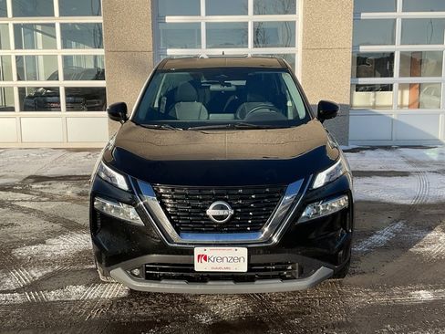 Used 2023 Nissan Rogue SV image 2