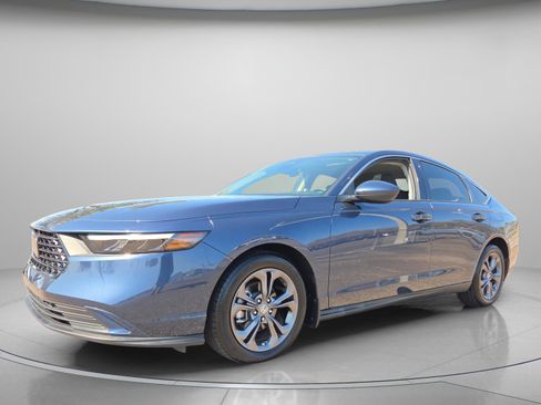 Used 2023 Honda Accord EX image 2