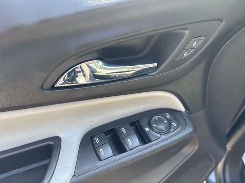 Used 2022 Chevrolet Equinox LT image 13