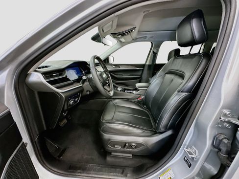 Used 2023 Jeep Grand Cherokee 4WD 4xe w/ Luxury Tech Group II image 13