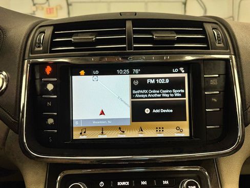 Used 2018 Lincoln Continental Select FWD image 30