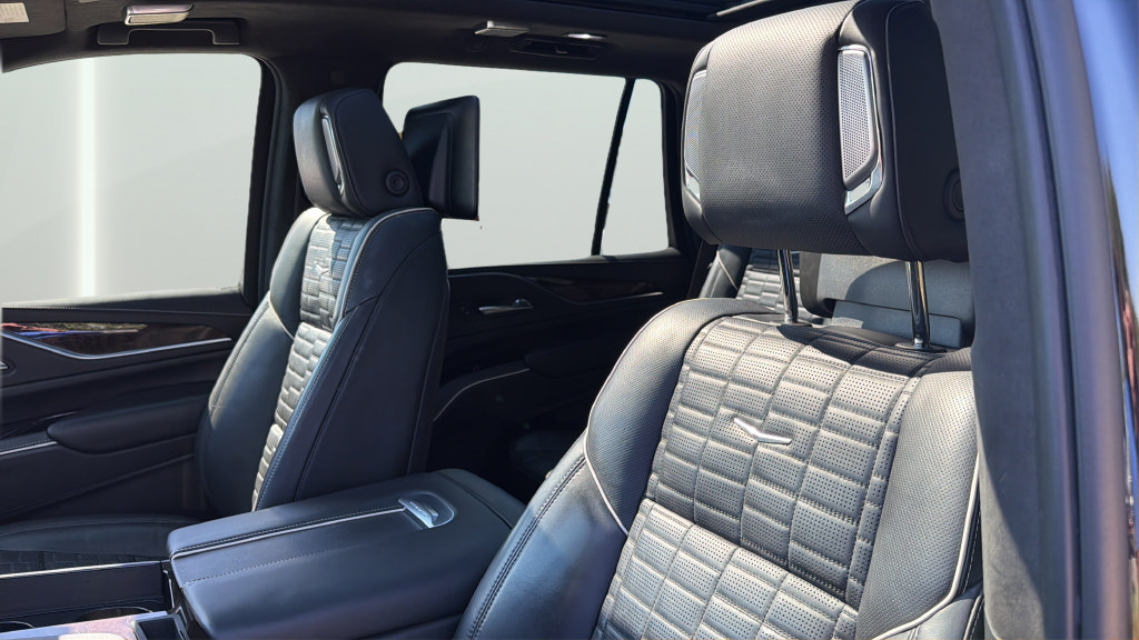 Used 2022 Cadillac Escalade Premium Luxury Platinum AWD/4WD image 11