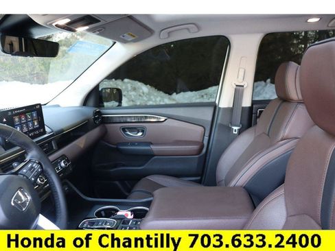 Certified 2025 Honda Pilot Elite image 27