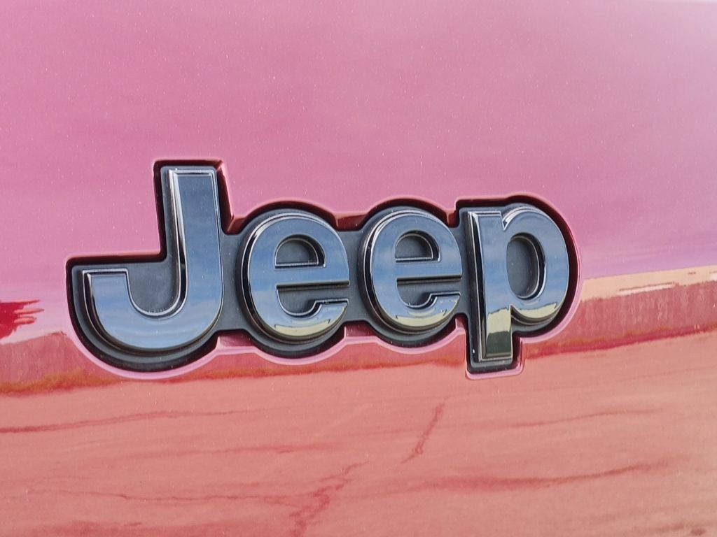 Used 2025 Jeep Grand Cherokee L Altitude AWD/4WD image 32
