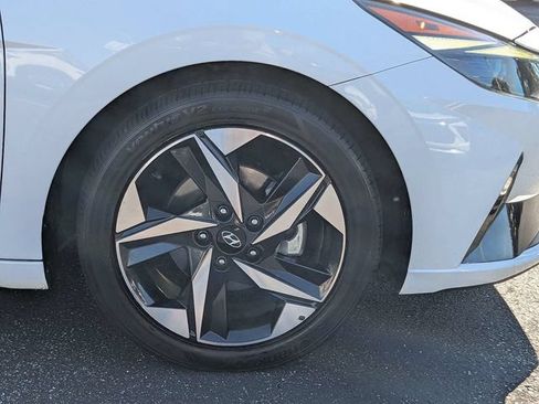Used 2022 Hyundai Elantra SEL w/ Convenience + Premium Package FWD image 10