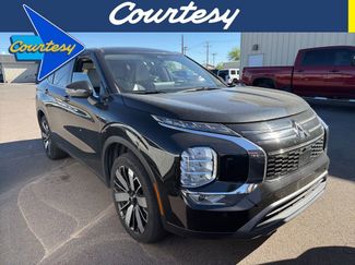 Used 2025 Mitsubishi Outlander SE video 1