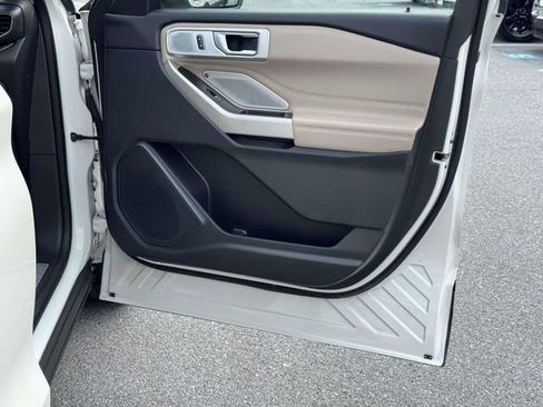 Certified 2023 Ford Explorer Limited w/ Limited Technology Package AWD/4WD image 10
