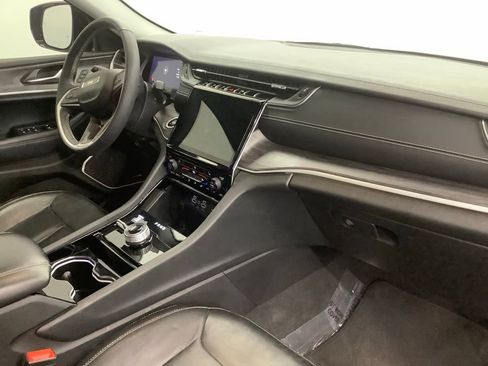 Used 2023 Jeep Grand Cherokee L Limited w/ Black Appearance Package image 32