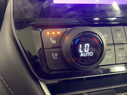 Used 2024 Toyota Grand Highlander AWD Hybrid image 17