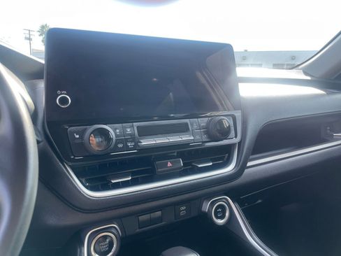 Used 2025 Toyota Grand Highlander XLE image 18