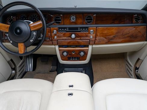 Used 2010 Rolls-Royce Phantom Drophead Coupe RWD image 2