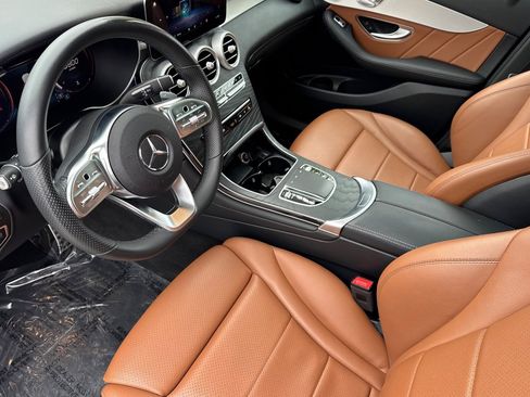 Used 2021 Mercedes-Benz GLC 300 4MATIC image 4