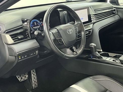 Used 2025 Toyota Camry SE image 13