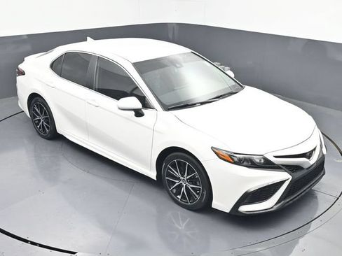 Used 2024 Toyota Camry SE FWD image 38
